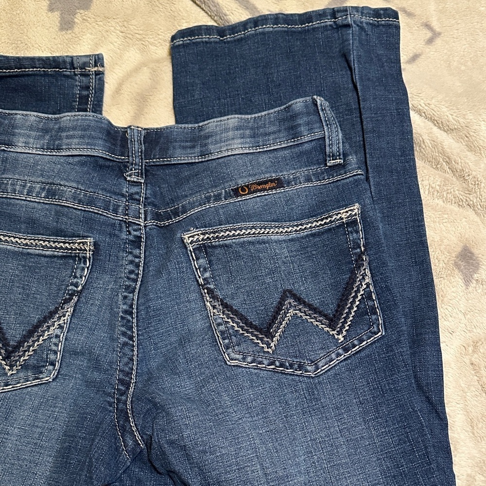 A186.  Wrangler Women's Boot Cut Jeans - Blue 11 x 32
